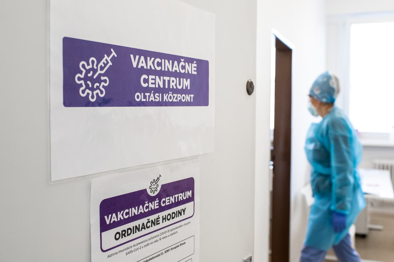 Már a 75 év feletti nyugdíjasok is megkaphatják a koronavírus elleni vakcinát Szlovákiában