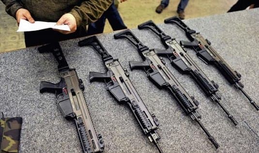 London felfüggesztette a török fegyverexport-engedélyek kiadását