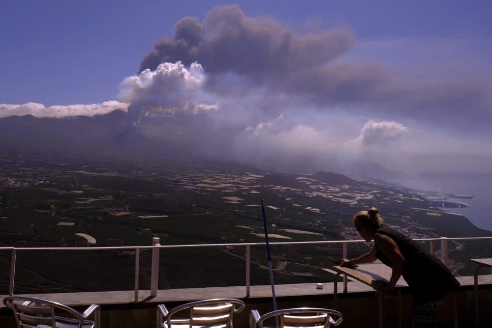 Az összegyűlt vulkáni hamu miatt megint nem fogad járatokat La Palma repülőtere