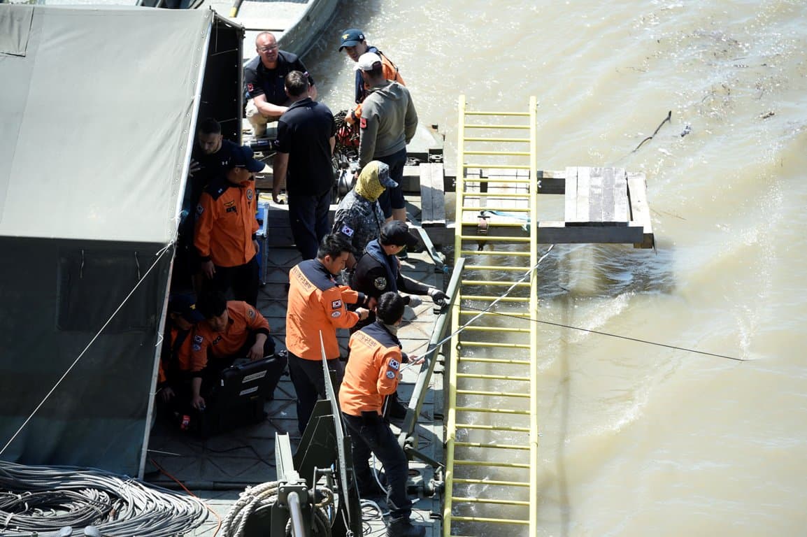 Dunai hajóbaleset: Talán hétfőn próbálkoznak újra a búvárok