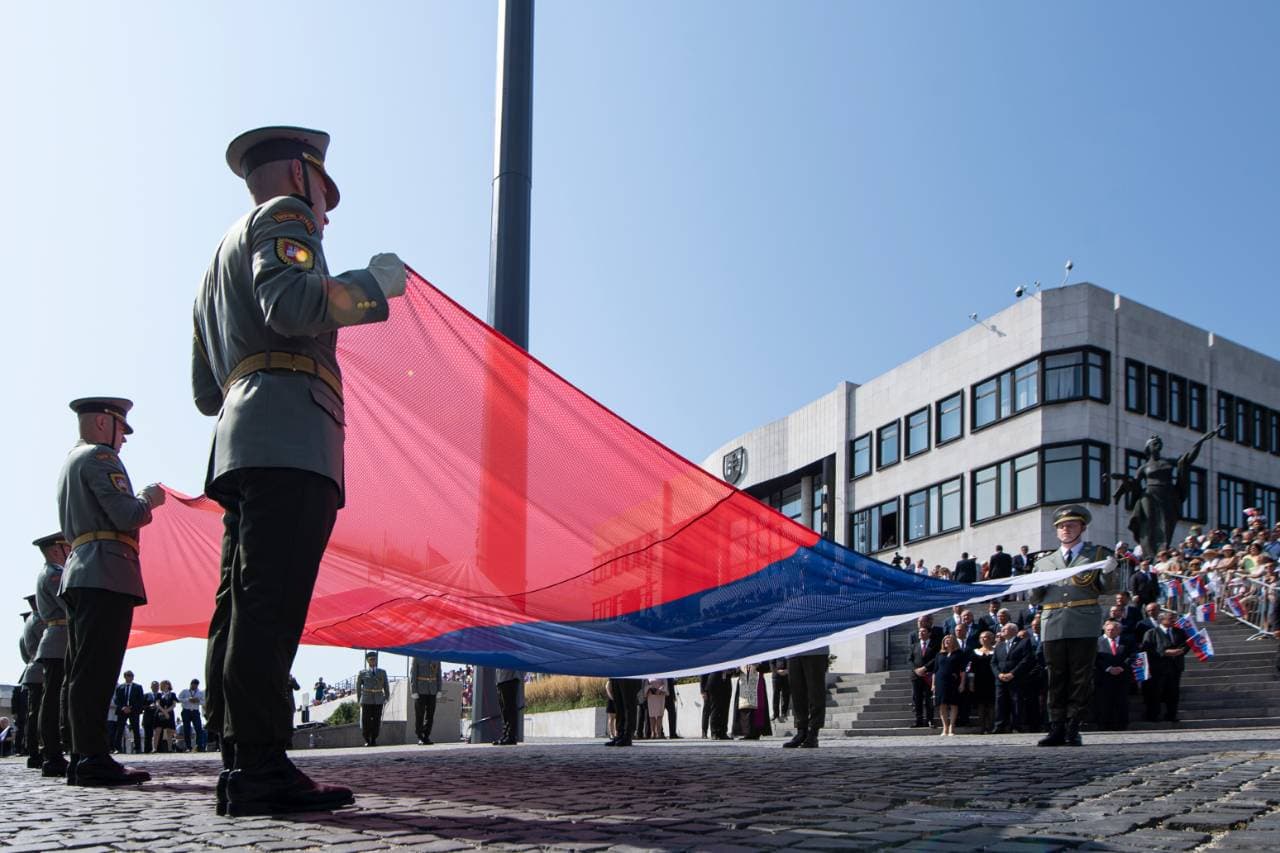 Danko: "Az Isten óvjon mindenkit, aki erre a rúdra a szlovákon kívül más zászlót is kiakasztana"