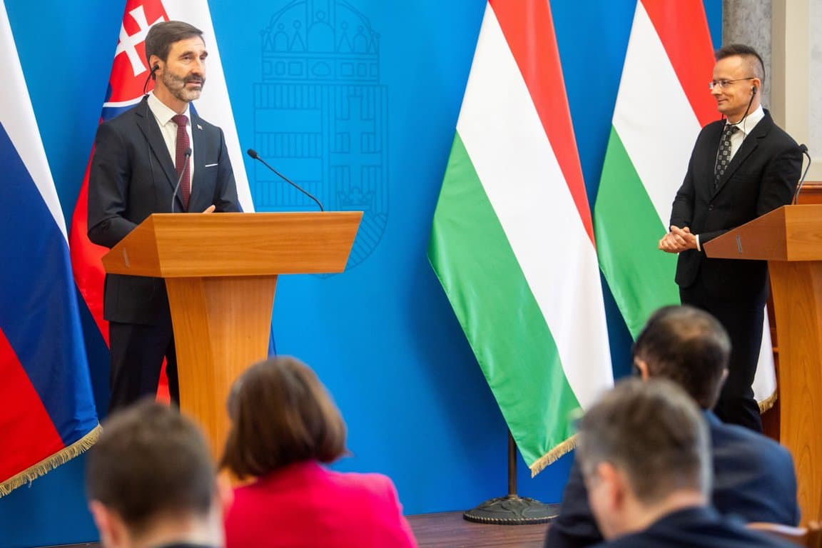 Orbánék egy húron pendülnek Ficóékkal, állítólag a két ország kapcsolata még soha nem volt olyan jó, mint most