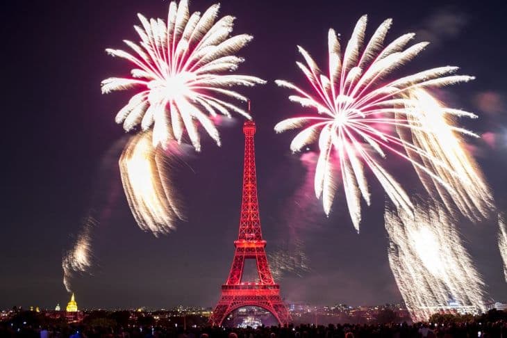 Megtartják a tűzijátékot Párizsban a nemzeti ünnepen, de közönség nélkül