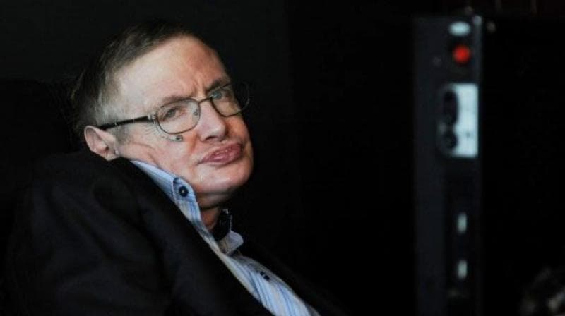 Ennyiért kelt le Stephen Hawking kerekesszéke árverésen