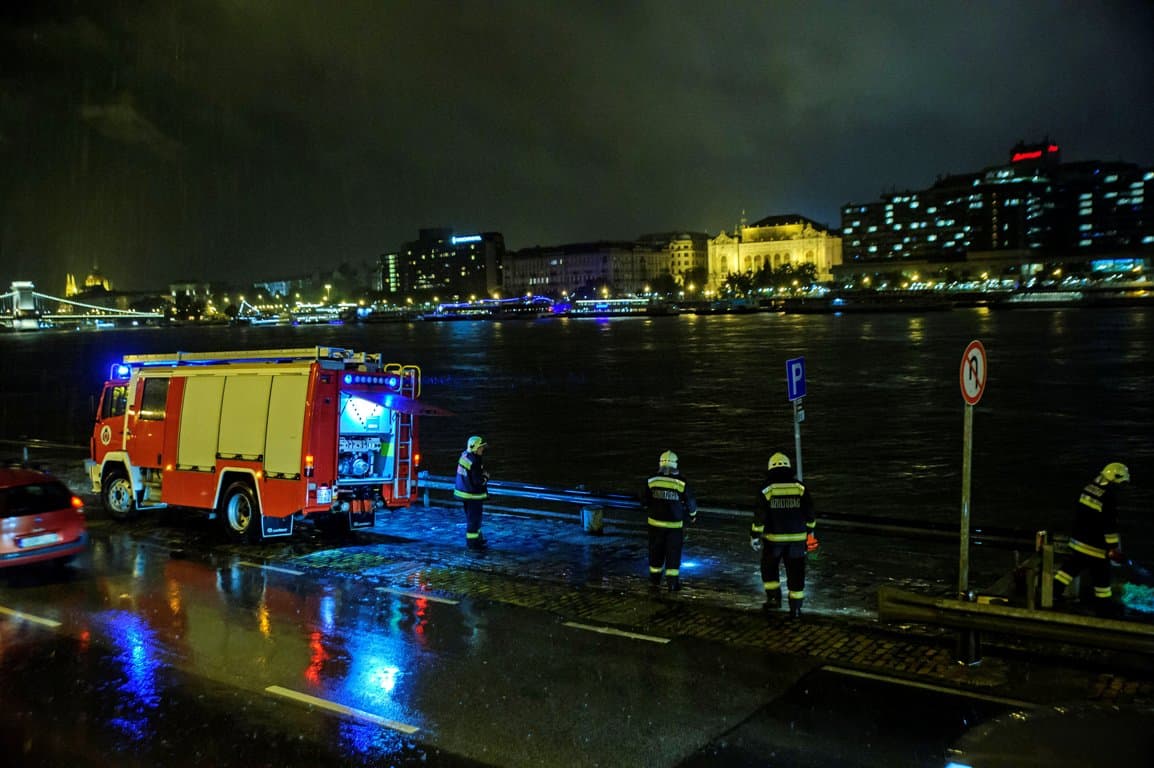 Dunai hajóbaleset: videón az ütközés pillanata!
