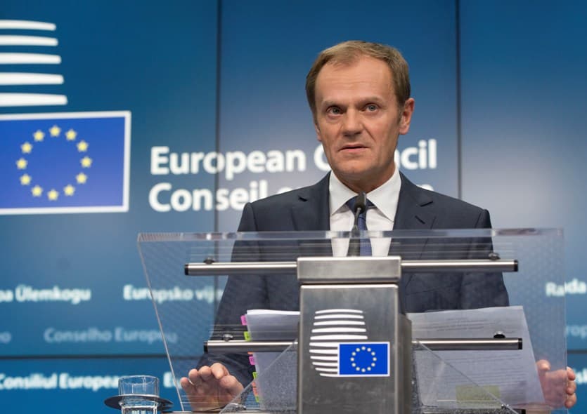Tusk "hatástalannak" minősíttetné a kötelező kvótákat az EU-csúcson