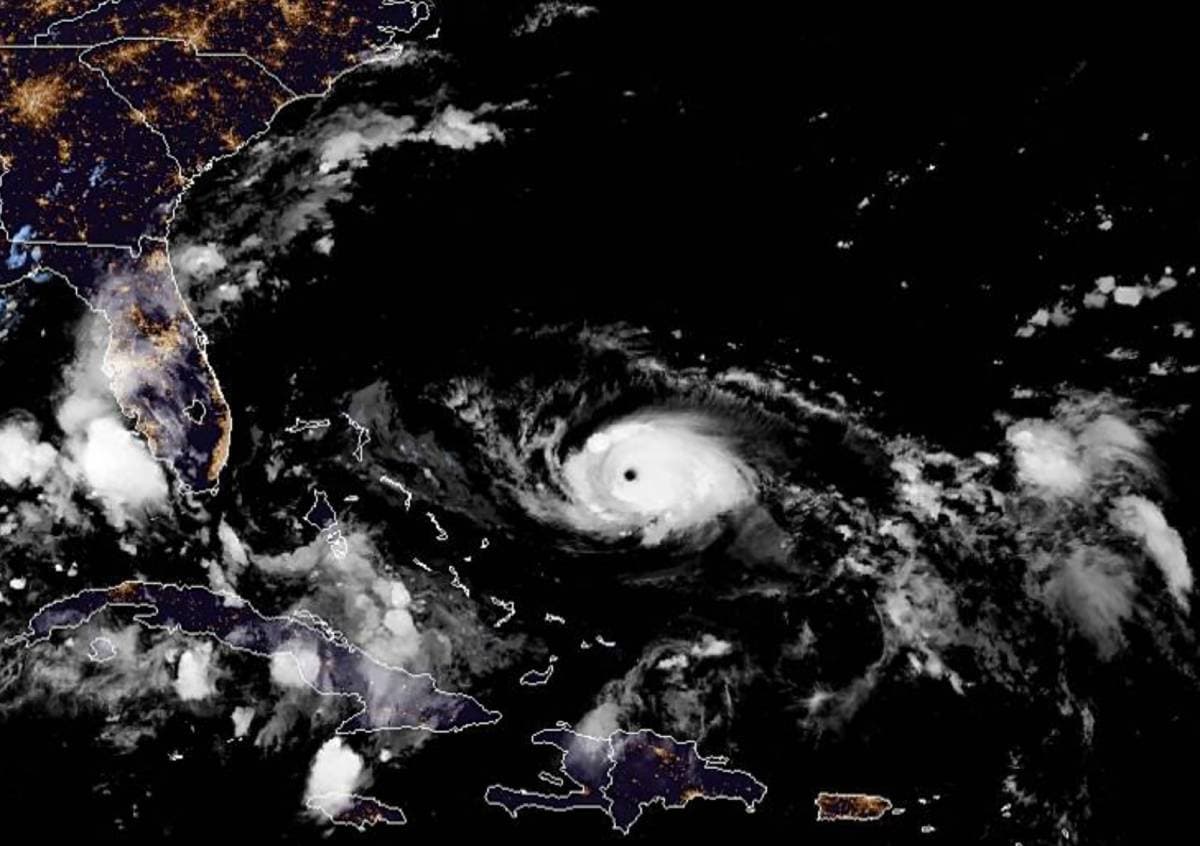 Négyes fokozatúra izmosodott a Florida felé közelítő Dorian hurrikán
