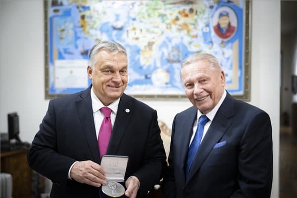 Orbán Viktor Rudolf Schusterrel is tárgyalt a V4-ek kassai találkozóján