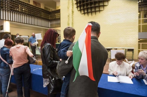 Magyarországi választások: 68 százalékos a részvételi arány az esti órákban