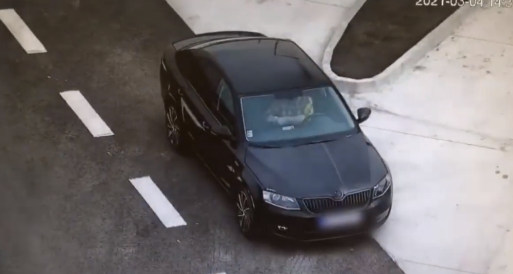 Ez az új divat? Újabb autósról készült felvétel, ahogy felszív egy csíkot a gyorsforgalmi úton (VIDEÓ)