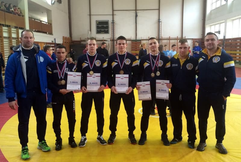 Négy dunaszerdahelyi birkózó hat érmet szerzett a juniorok országos bajnokságán