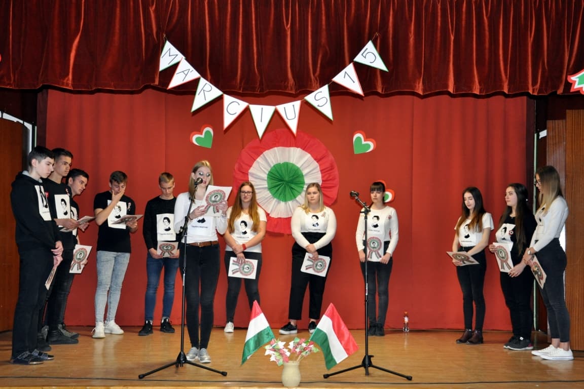 Petőfi napja a dunaszerdahelyi Vidékfejlesztési Szakközépiskola és Középfokú Sportiskolában