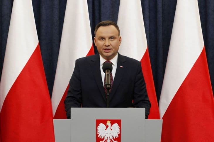 Letette a hivatali esküt Andrzej Duda újraválasztott lengyel államfő