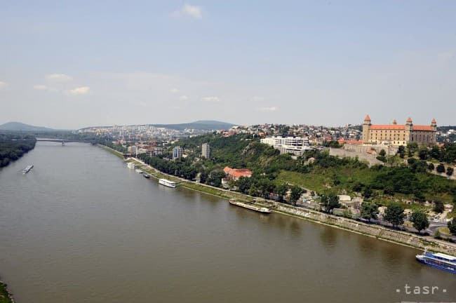 Ismeretlen férfi holtteste lebegett a Duna felszínén