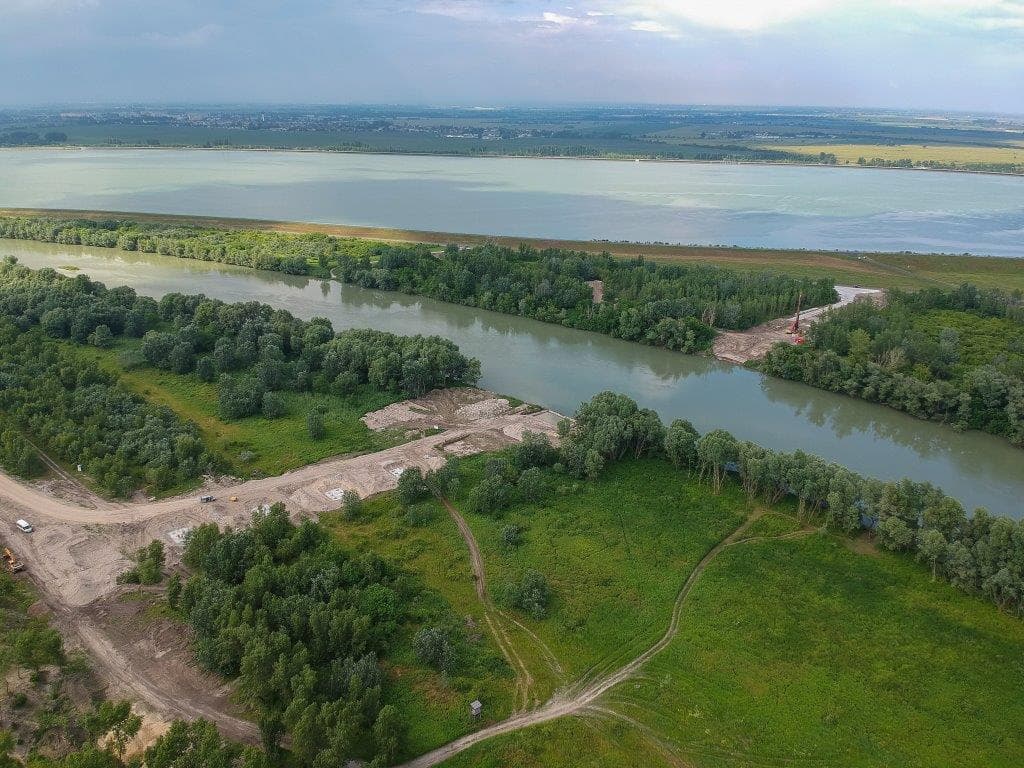Így épül a gyalogos-kerékpáros híd Dunakiliti és Doborgaz között