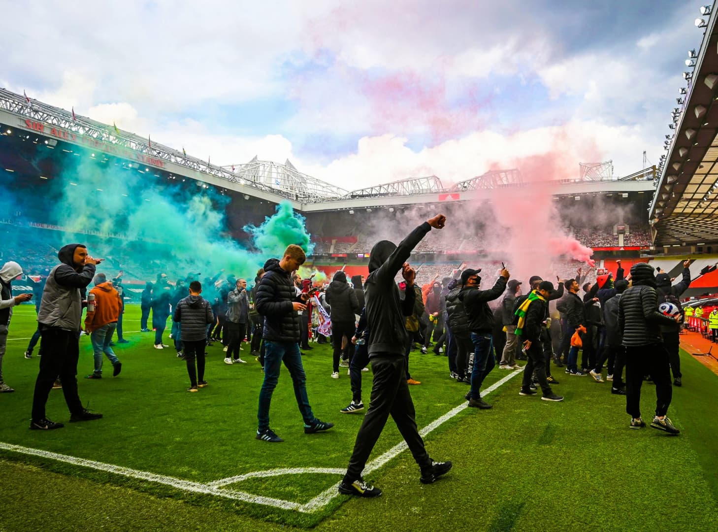 Elfoglalták a szurkolók a Manchester United stadionját!