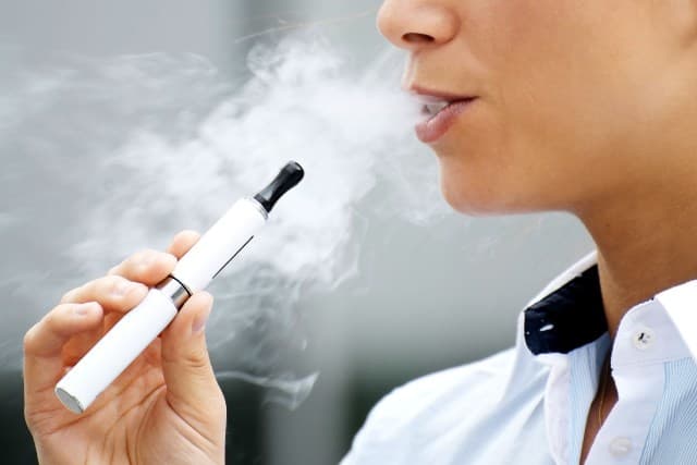 Az elektromos cigaretta súlyosan károsíthatja a tüdőt