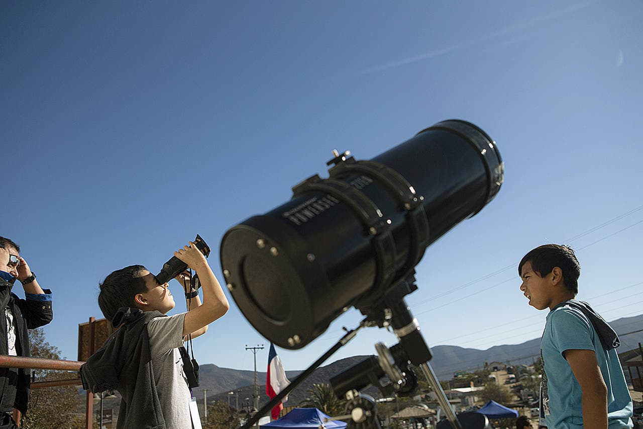 Százezrek figyelték a teljes napfogyatkozást Chilében