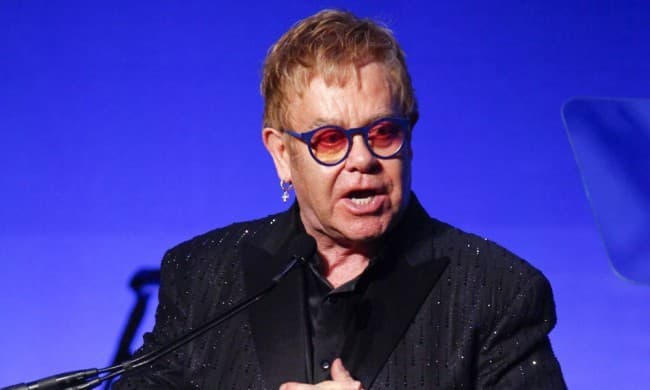 Elton John relikviái és műtárgyai több mint 20 millió dollárért keltek el New Yorkban