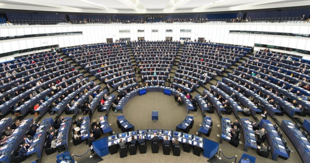 Az uniós parlament elutasítja a kollektív bűnösséget