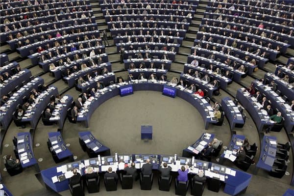 Csehországban és Írországban is megkezdődik az európai parlamenti választás
