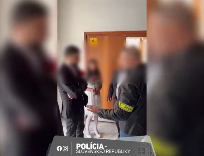 Az anyakönyvi hivatalban razziáztak a rendőrök, bilincsben vitték el a menyasszonyt (VIDEÓ)