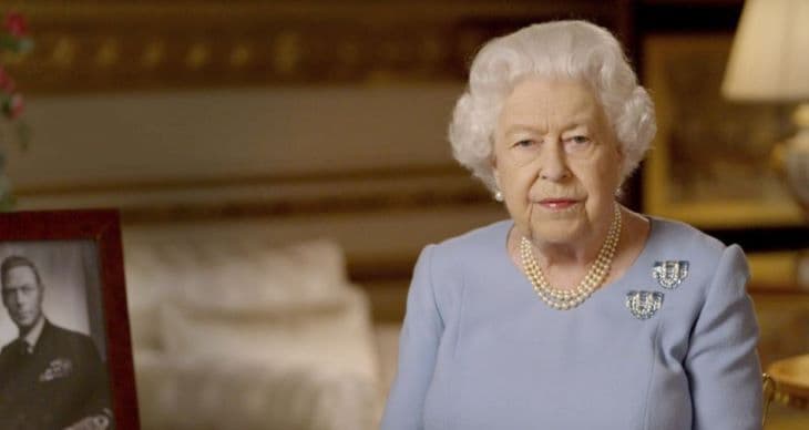 II. Erzsébet királynő elhagyja a Buckingham-palotát