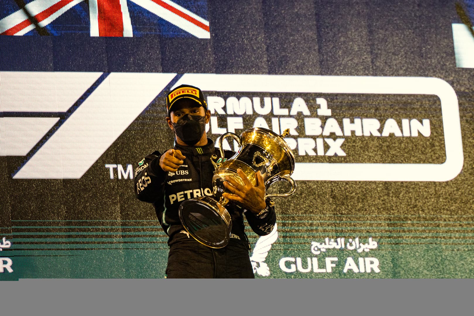 Bahreini Nagydíj - Izgalmas hajrában Hamilton nyerte az idénynyitót (FOTÓK)