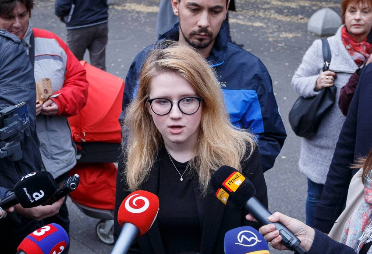 Egy autó állt meg mellette, majd sértegetni kezdték az utcán a Tisztességes Szlovákiáért fiatal aktivistáját!