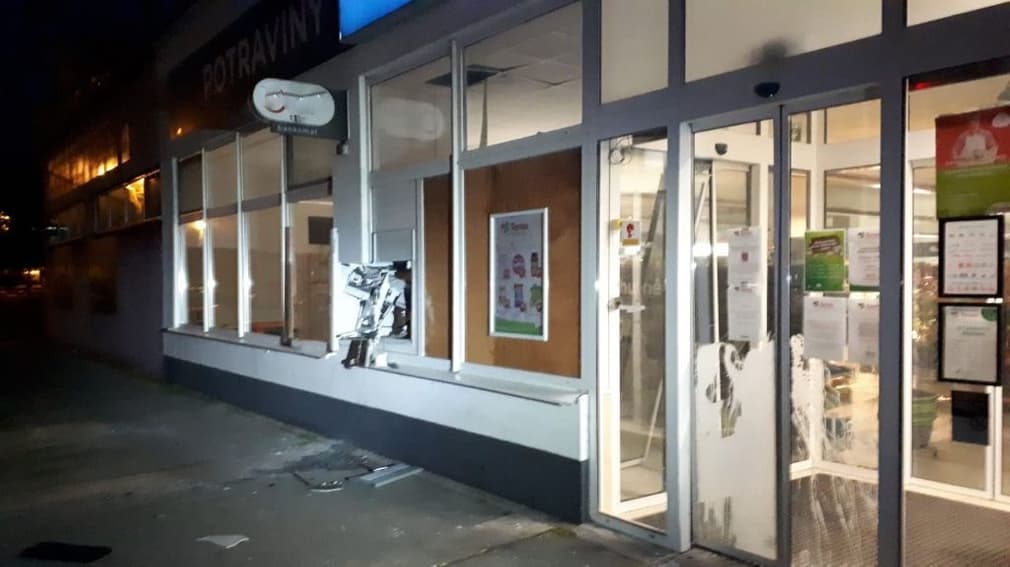 Bankautomatát robbantottak Pozsonyban, szanaszét repült a pénz
