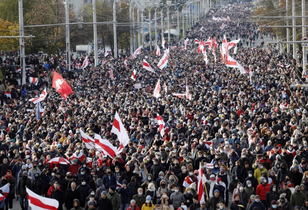 Ismét ezrek tüntettek Fehéroroszországban, sok tiltakozót őrizetbe vettek
