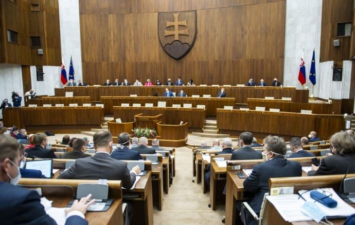 Decemberben a Hlas nyerte volna a választásokat az SaS és az OĽANO előtt, az MKP továbbra is parlamenten kívül
