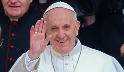 Köszönetet mondott a nőknek a pápa a nemzetközi nőnapon
