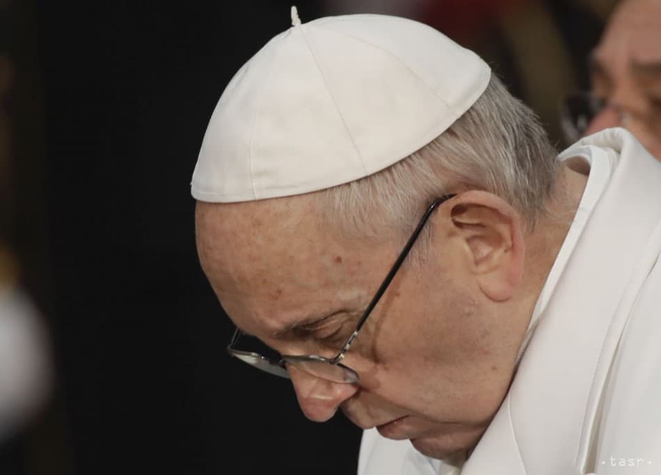 Ferenc pápa az újságírókért imádkozott