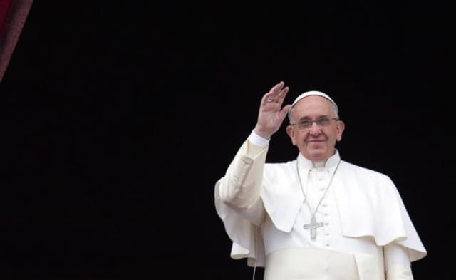 Ferenc pápa Urbi et Orbi áldást adott Róma városára és a világra