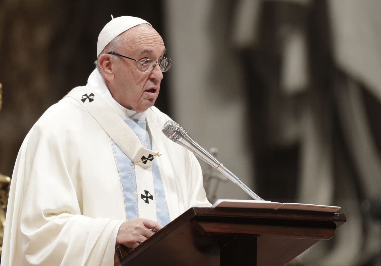 Ferenc pápa higiéniai okokból tekintett el a gyűrűcsóktól