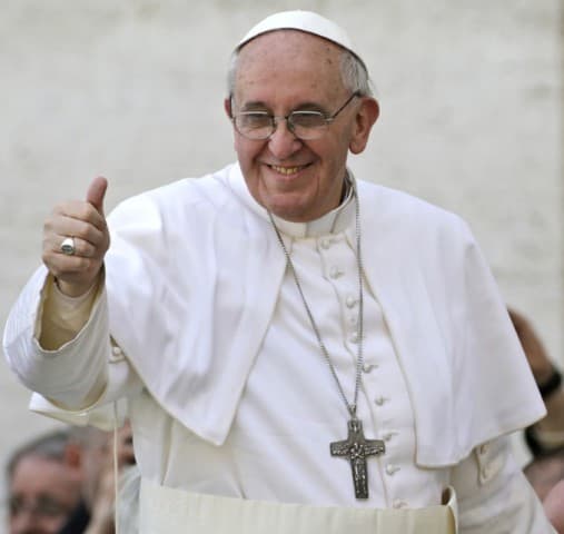 A pápa szerint a papoknak látogatniuk kellene a koronavírus-fertőzötteket