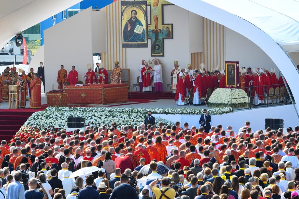 Többen összeestek a tömegben Ferenc pápa látogatásakor
