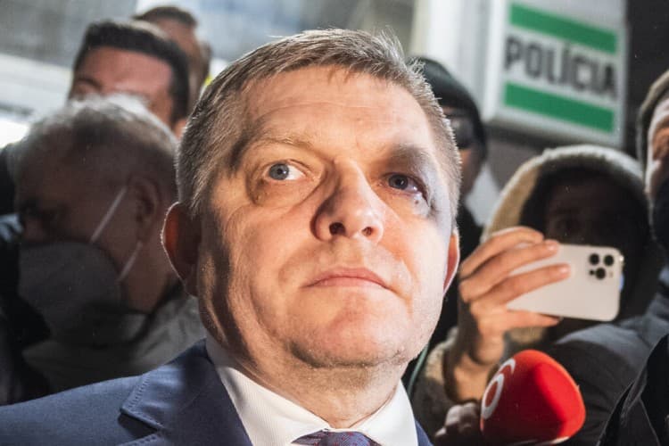 A fényes szlovák fasiszta erőszak útján a választások felé, bal?-jobb?, bal?-jobb?