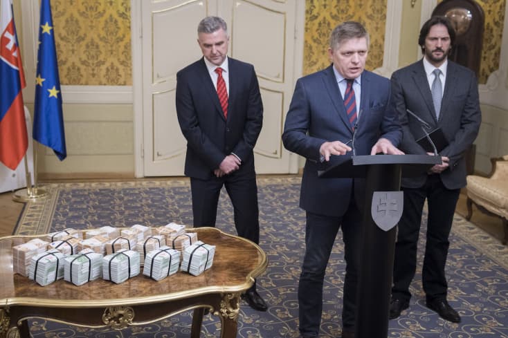 Fico oligarcha haverja tette ki az egymillió eurót az asztalra, állítja a bűnbánó exzsaru