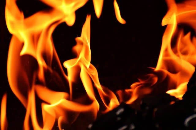 Tűz ütött ki a franciaországi Nantes székesegyházában