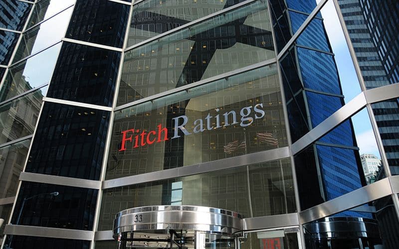 Negatívra módosította a magyar államadós-osztályzat kilátását a Fitch Ratings