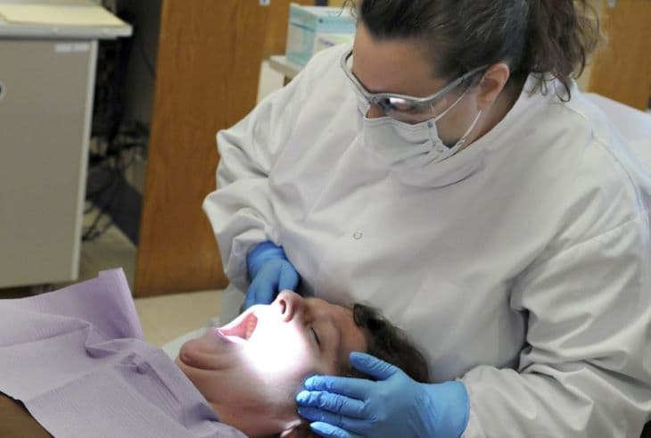 Előfordulhat, hogy nem vizsgálják meg azokat a pácienseket, akik bejelentkezés nélkül érkeznek fogorvoshoz