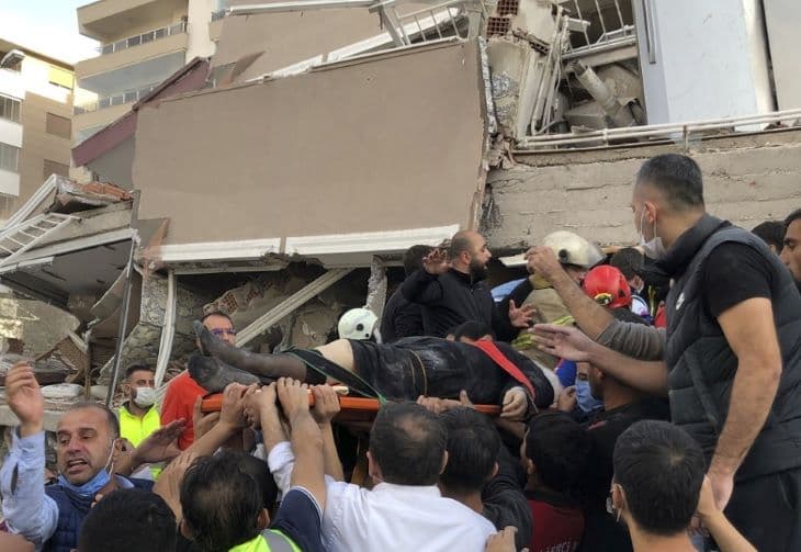 Nőtt az égei-tengeri földrengés halálos áldozatainak száma, két gyermeket kimentettek a romok alól