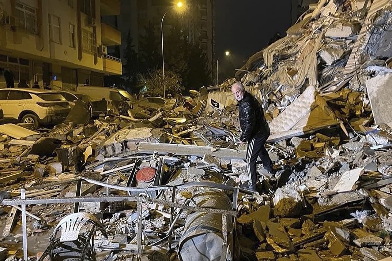 Ukrajna és Oroszország is segítséget ajánlott a török-szíriai földrengés után