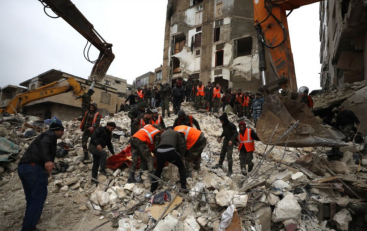 Már több mint nyolcezren vesztették életüket a török-szír földrengésben, 36 ország küldött mentőcsapatokat
