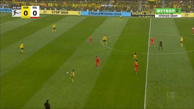 Háborúellenes feliratok miatt az orosz televízió inkább megszakította a Dortmund-Leipzig meccs közvetítését