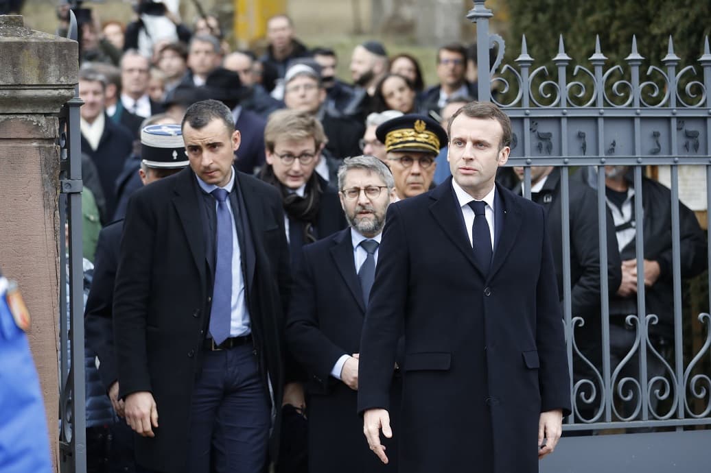 Macron pártja Le Pen előtt végezhet májusban