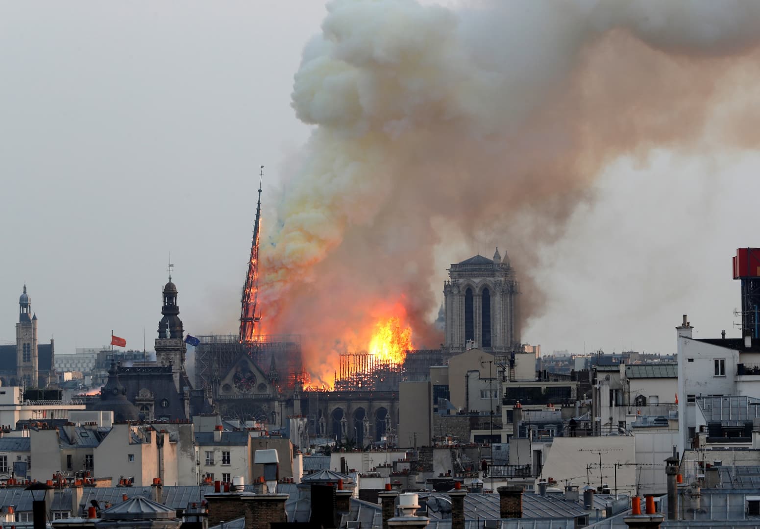 Notre-Dame - Filmsorozat készül a székesegyházat sújtó tűzvészről