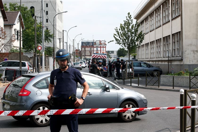 Robbanószerkezeteket és fegyvereket találtak a nyomozók a franciaországi túszdráma színhelyén